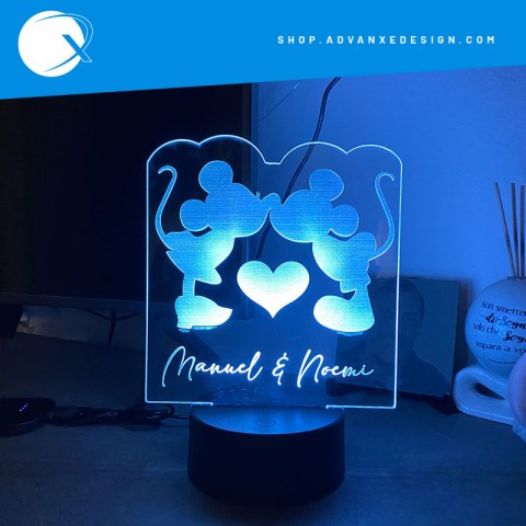 Lampada a led in plexiglass personalizzata con topolino e minnie